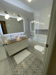 Koupelna v ubytování EPIS - large luxury apartment with sea view