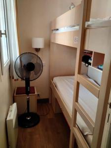 Postel nebo postele na pokoji v ubytování Superbe Duplex Cap Esterel VUE MER + 15 fotografií