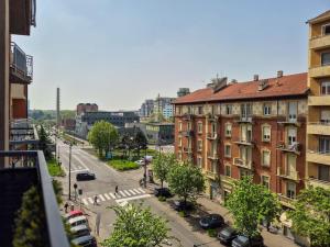 a view of a street in a city with buildings at Loft NUOVO Torino Zona (Vicino al Centro) in Turin