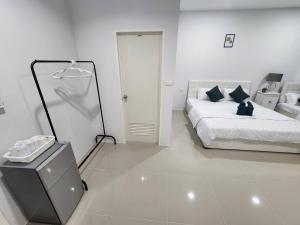Postel nebo postele na pokoji v ubytování LD Guest House