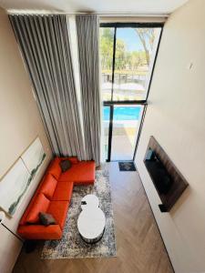Residence Hotel Borrowdale内部或周边的泳池