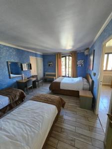 Postel nebo postele na pokoji v ubytování Auberge les Aromes