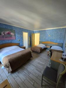 Postel nebo postele na pokoji v ubytování Auberge les Aromes