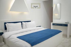 Postel nebo postele na pokoji v ubytování PYRAMIDS PR Inn