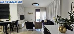 Televiisor ja/või meelelahutuskeskus majutusasutuses sea view & pool eilat