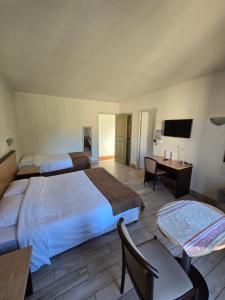 Postel nebo postele na pokoji v ubytování Auberge les Aromes