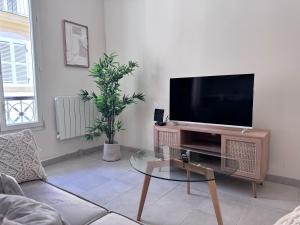 a living room with a flat screen tv on a table at Appartement Lemaitre in Marseille