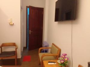 TV a/nebo společenská místnost v ubytování 102 House