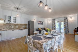 Kuchyň nebo kuchyňský kout v ubytování Casa Anamaria private Pool near Vrsar