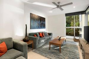 Istumisnurk majutusasutuses Pavillions 17 Waterfront with Private Pool and Buggy