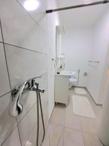 Ένα μπάνιο στο Sobe Zizi