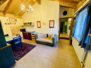 a living room with a couch and a table at Ferienwohnung Sonnenschein in Nagel