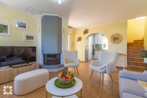 Posezení v ubytování Villa Celeste by Abahana Villas