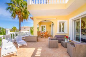 Balkón nebo terasa v ubytování Villa Celeste by Abahana Villas