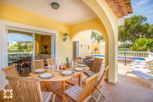 Balkón nebo terasa v ubytování Villa Celeste by Abahana Villas