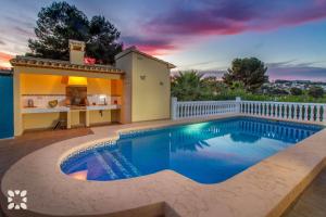 Bazén v ubytování Villa Celeste by Abahana Villas nebo v jeho okolí