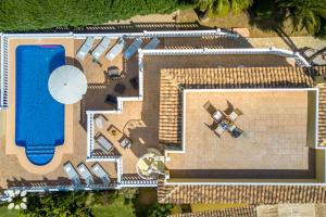 Bazén v ubytování Villa Celeste by Abahana Villas nebo v jeho okolí