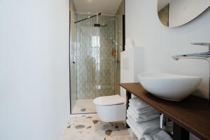 a bathroom with a sink and a shower at De Zilte Melis Boutique Rooms in Meliskerke