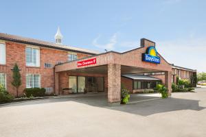 a front view of a hotel with a sign on it at Days Inn by Wyndham Brantford in Brantford