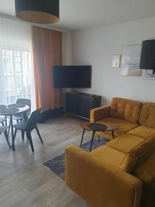 a living room with a couch and a table at Apartament Wygodny 5 Mórz in Sianozety
