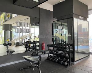 een fitnessruimte met een heleboel apparatuur in een gebouw bij Continew Residensi 2bedroom for 5pax with TRX View in Kuala Lumpur