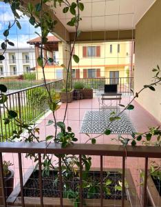 a balcony with a patio with a table and chairs at La Casa di Simo Appartamento con terrazzo in Salice Terme