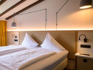 Ein Bett oder Betten in einem Zimmer der Unterkunft Hotel Schnitterhof