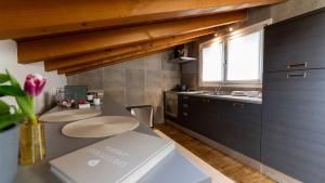 Fotografia z galérie ubytovania Magic Place Bergamo! Relax Apartment with terrace in the heart of the city v Bergame + 33 fotografií
