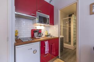 Η κουζίνα ή μικρή κουζίνα στο Cauterets Georgina