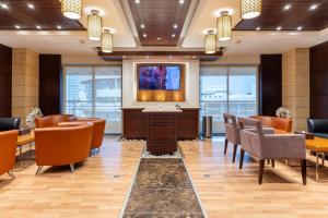 Телевизор и/или развлекательный центр в Grand Bellevue Hotel Apartment Dubai