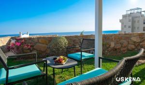 En udsigt til poolen hos OSKENA Vacation Homes-Red Sea View Azzurra Salh Hasheesh Hurghada eller i nærheden