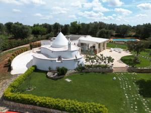 an aerial view of a house with a garden at Trullo dei Sogni con Piscina e Jacuzzi in San Michele Salentino
