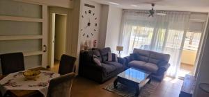 Posezení v ubytování Immaculate 2-Bed Apartment in Pego
