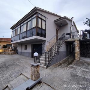 Το κτήριο όπου στεγάζεται  η παραθεριστική κατοικία