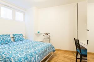 A bed or beds in a room at Appartement Petits Champs II Még 14 kép