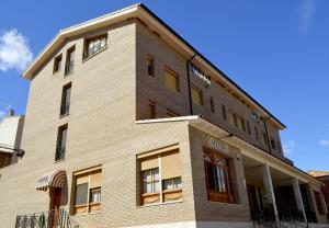 a large brick building with windows on the side of it at Casa Emilio in Torre Baja