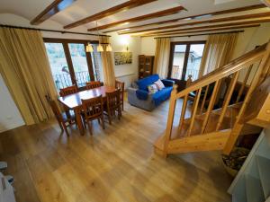 a dining room and living room with a table and chairs at Apartamentos Casa Cecilia in San Juan de Plan