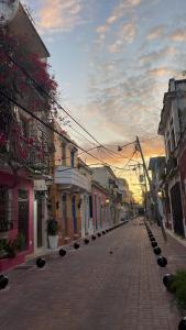 an empty street in a town with buildings at Centrico ciudad colonial in Santo Domingo