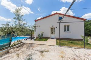 a villa with a pool and a house at Villa Aria private Pool near Vrsar in Vrsar