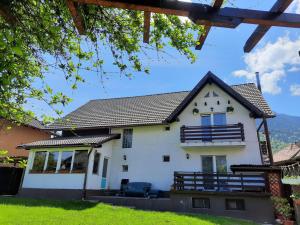 a house with a view of the yard at Edelweiss Ilinca in Zărneşti