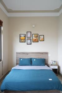 En eller flere senge i et værelse på VieAn House Villa Da Lat
