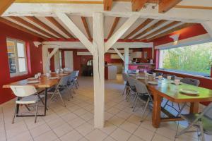 Nhà hàng/khu ăn uống khác tại Crazy Villa Luigny 28 - Heated pool - City Stade - 1h20 Paris - 30P
