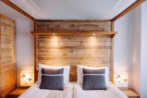 Postel nebo postele na pokoji v ubytování Eyja Guldsmeden Hotel