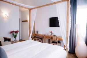 TV a/nebo společenská místnost v ubytování Eyja Guldsmeden Hotel