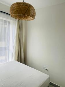 Postel nebo postele na pokoji v ubytování vibes by T one bedroom apartment in Rongai with a pool