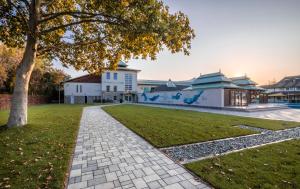 Bazén v ubytovaní Thermal Hotel Mosonmagyarovar alebo v jeho blízkosti