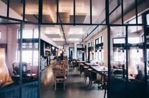 Restaurace v ubytování Eyja Guldsmeden Hotel