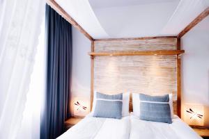 Postel nebo postele na pokoji v ubytování Eyja Guldsmeden Hotel
