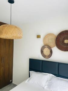 Postel nebo postele na pokoji v ubytování vibes by T one bedroom apartment in Rongai with a pool + 31 fotografií
