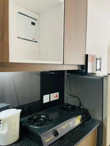 Kuchyň nebo kuchyňský kout v ubytování vibes by T one bedroom apartment in Rongai with a pool